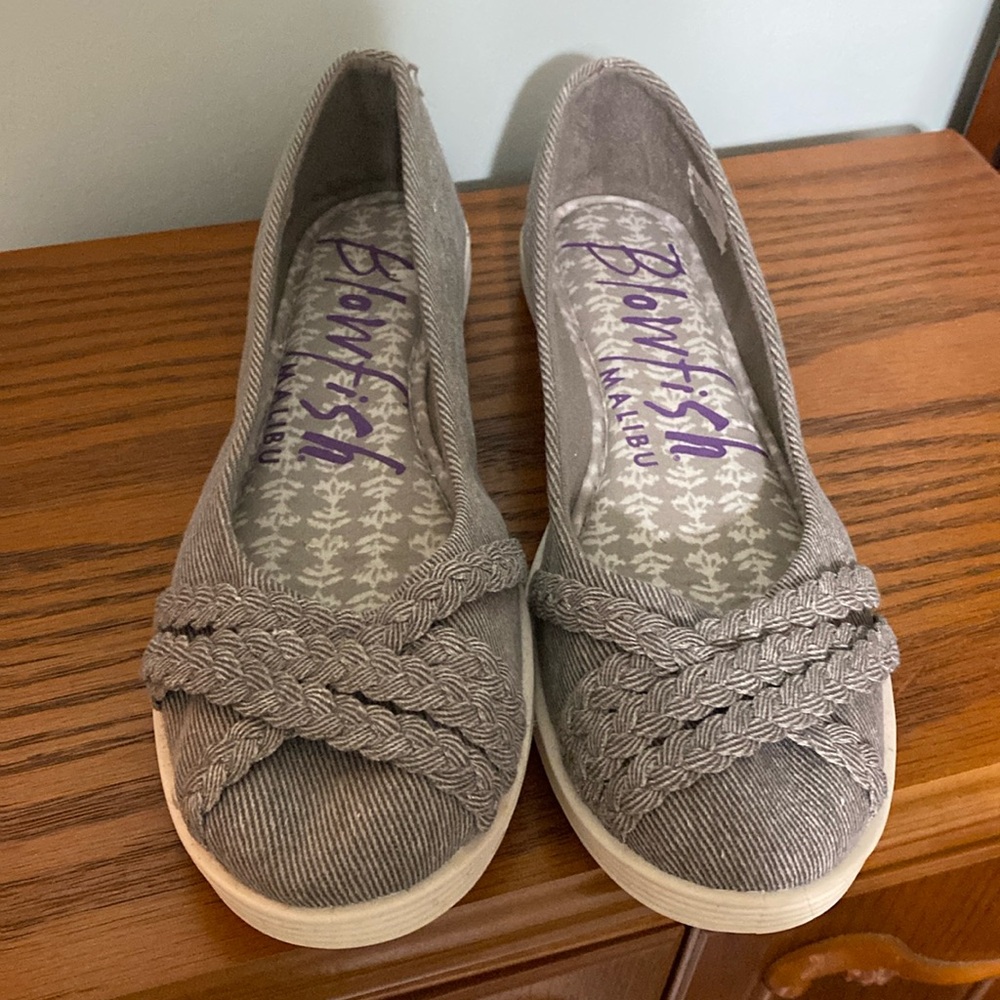 Cute gray flats, worn twice very comfortable